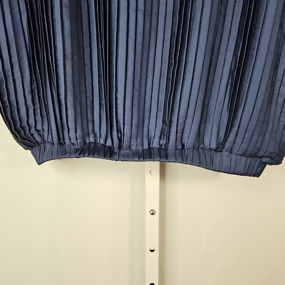 Bailey 44 Blue Top Size Large NWT - Picture 3 of 6